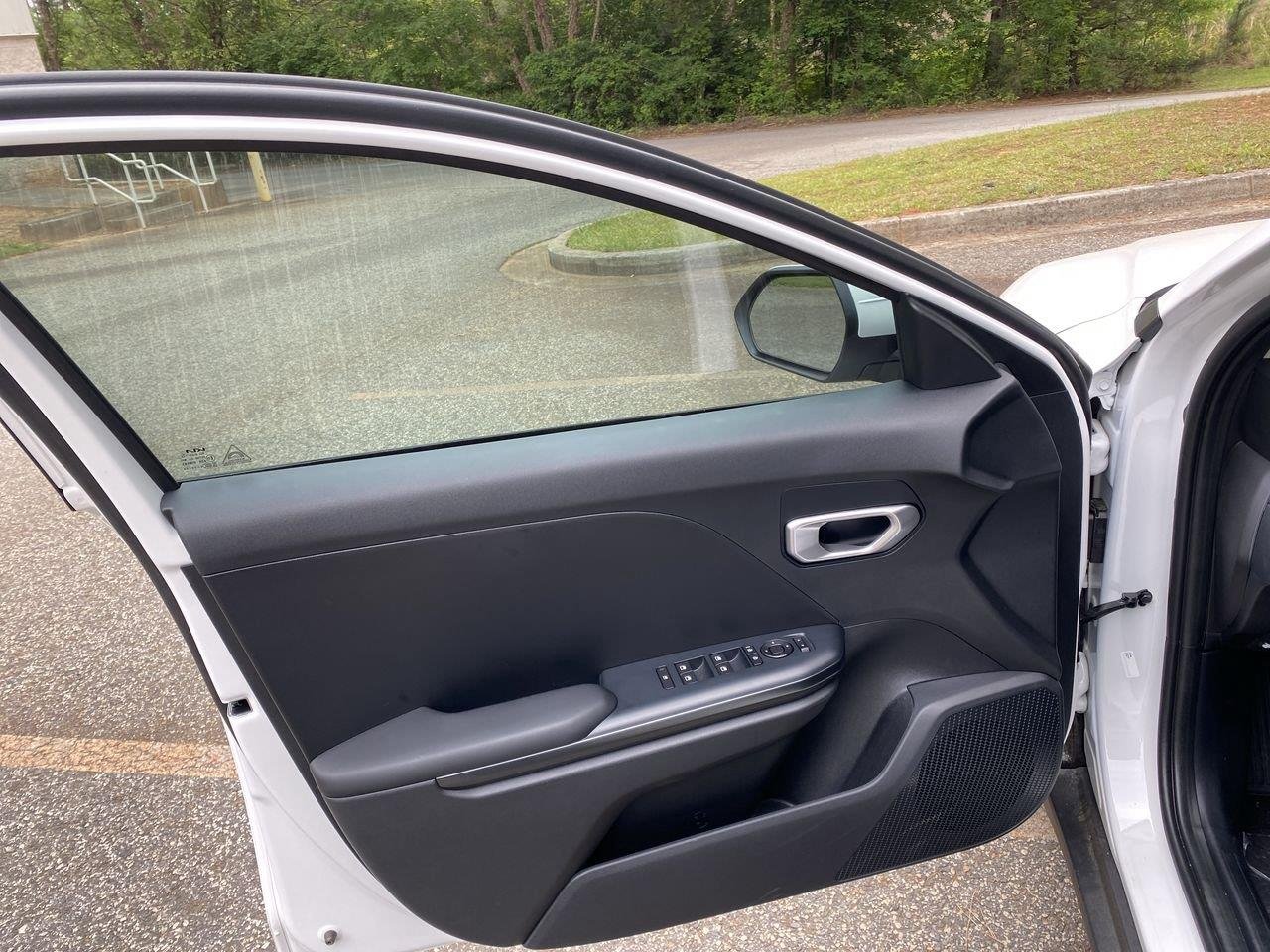 New 2026 Snow White Pearl Kia LXS image 17