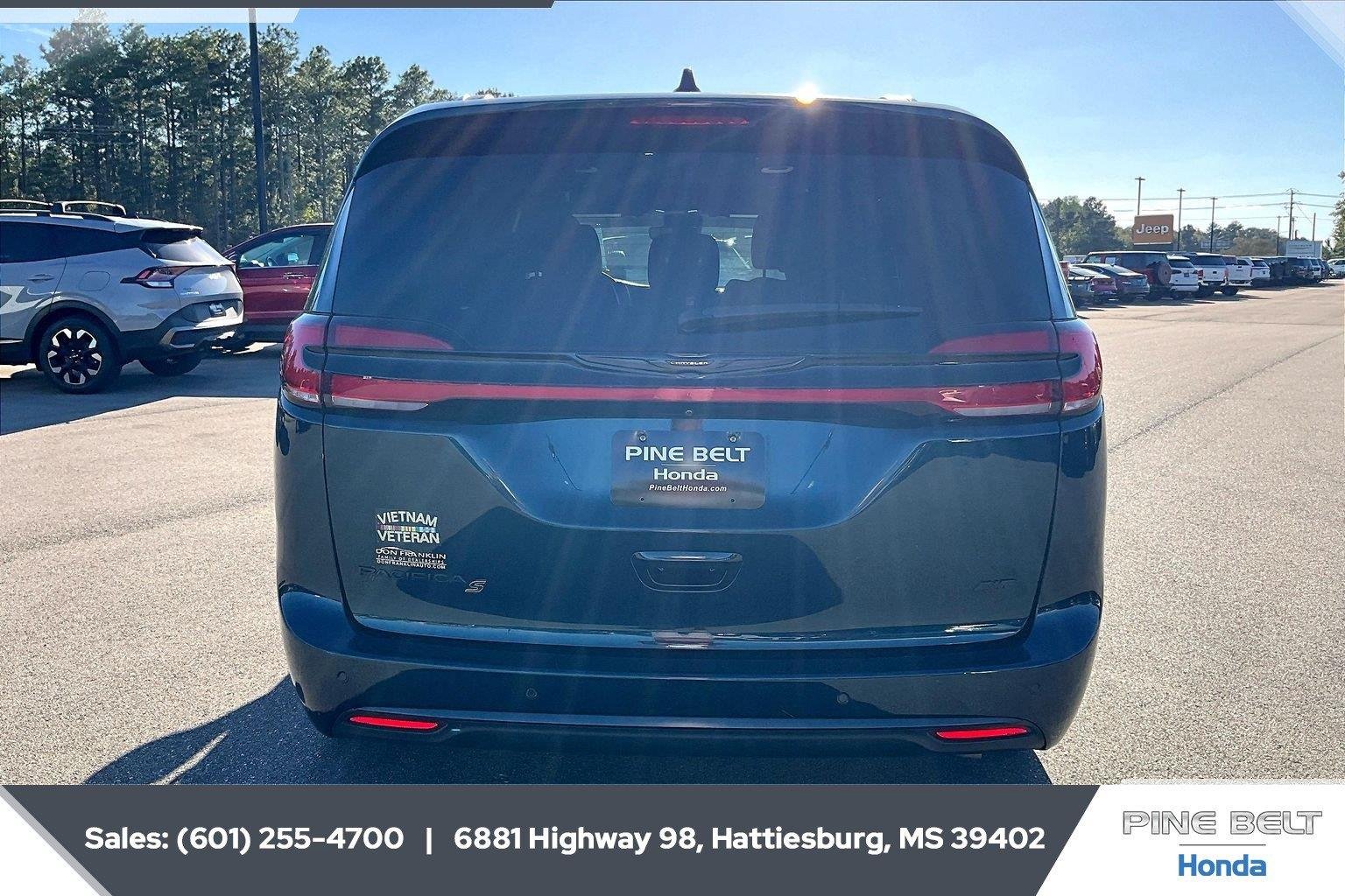 Used 2023 Fathom Blue Pearlcoat Chrysler Touring L image 4