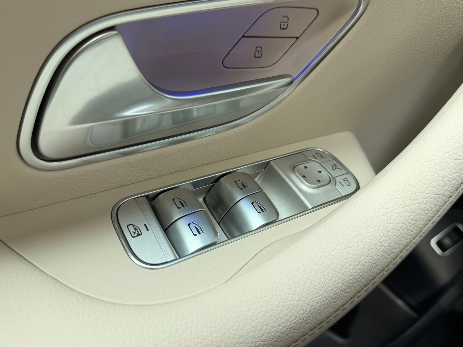 New 2026 Polar White Mercedes-Benz GLS 450 image 23