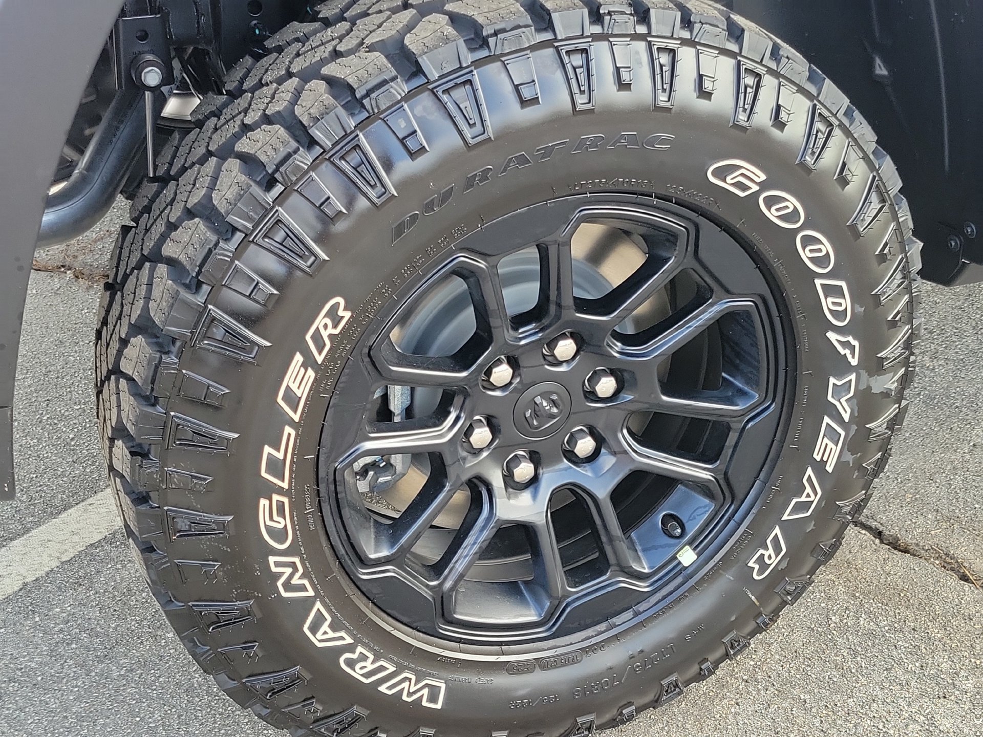 New 2027 Bright White Clear-Coat Exterior Paint RAM Rebel image 4