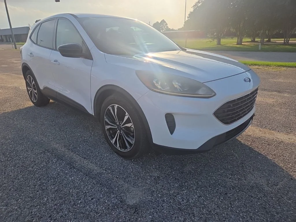 Used 2021 White Ford SE image 21