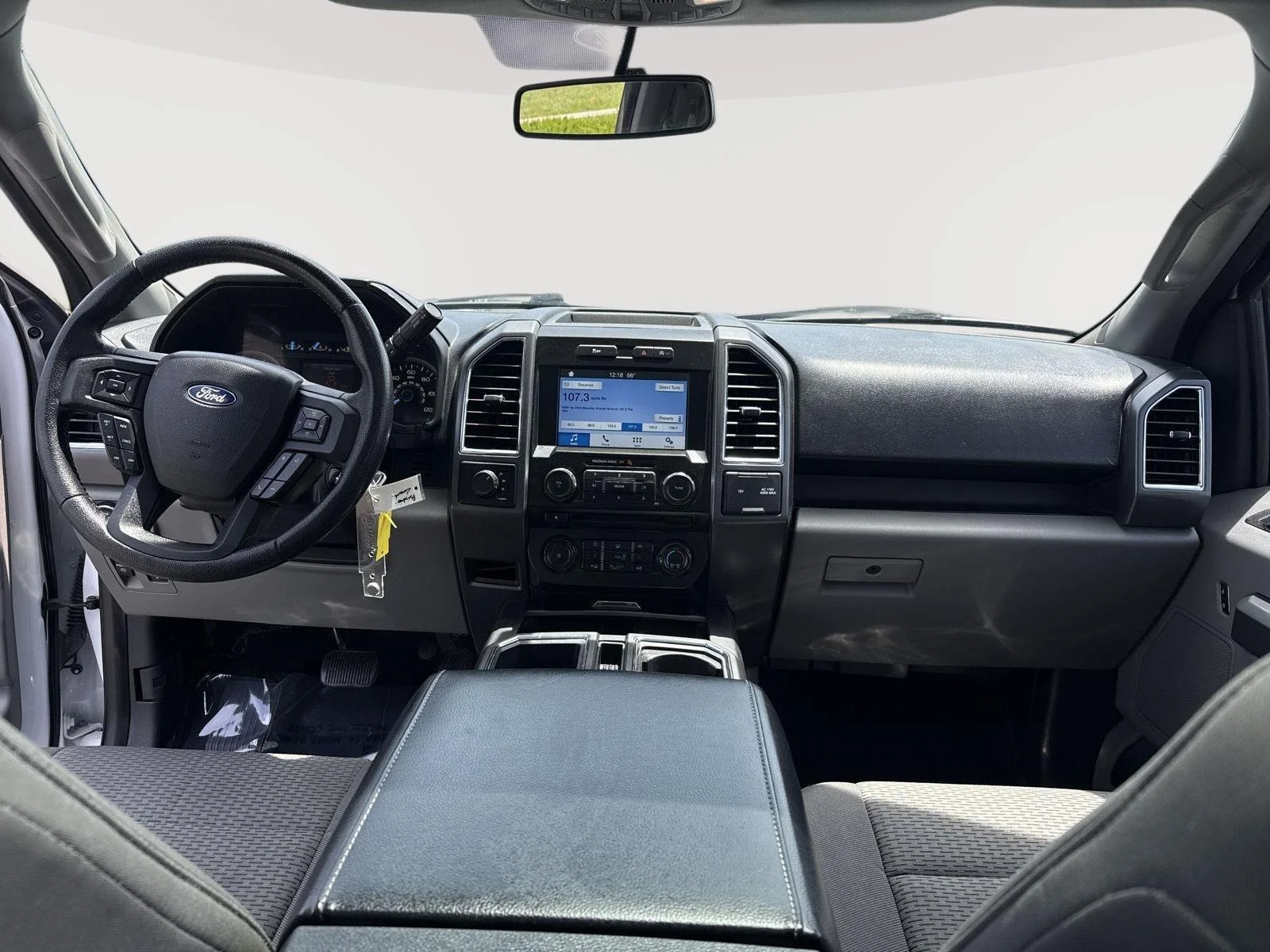Used 2016 Oxford White/Magnetic Metallic Ford XLT image 25