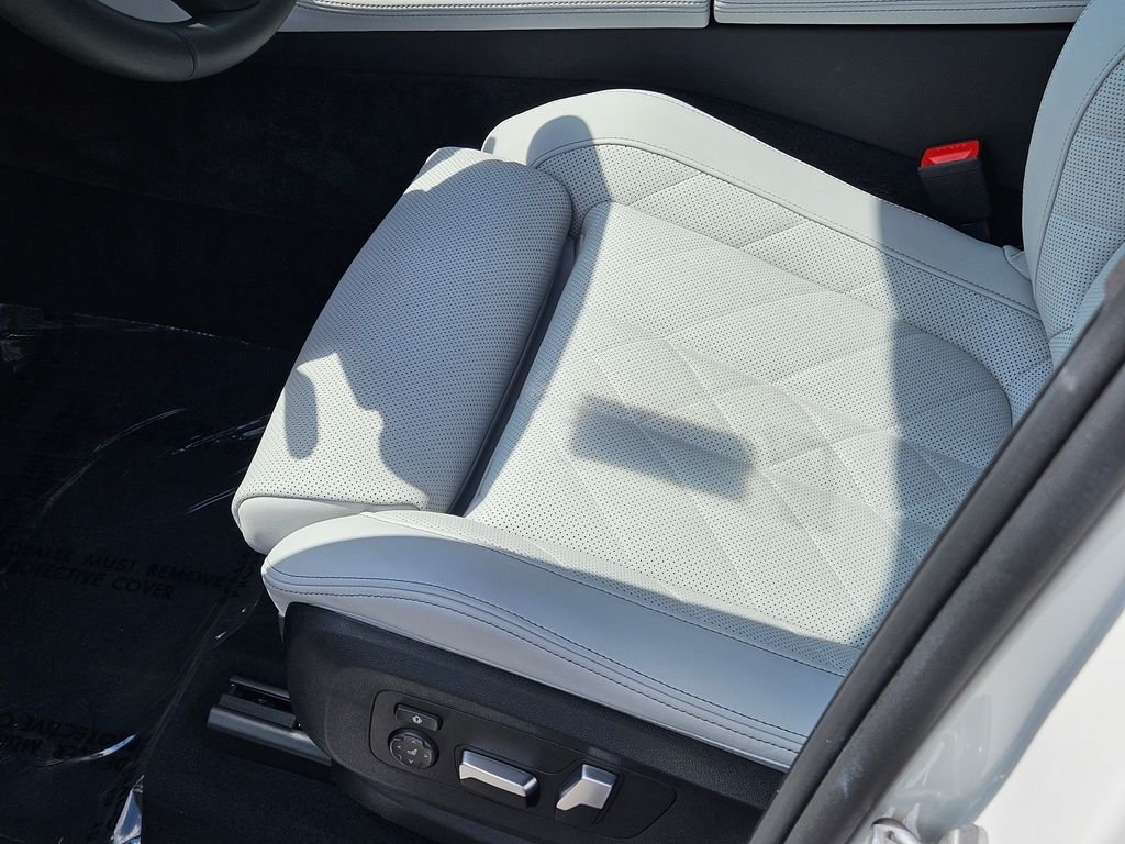 Certified Used 2026 Mineral White Metallic BMW xDrive40i image 38