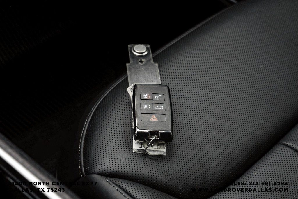 New 2027 Fuji White Land Rover SE image 53