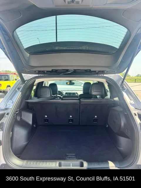 Used 2019 Silver Jeep Limited image 23