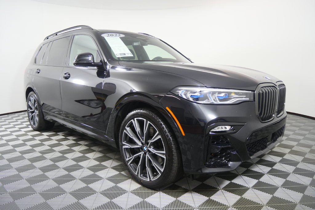 Used 2022 Black Sapphire Metallic BMW M50i image 2
