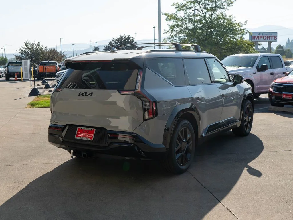 New 2026 Wolf Gray Kia Land AWD image 7