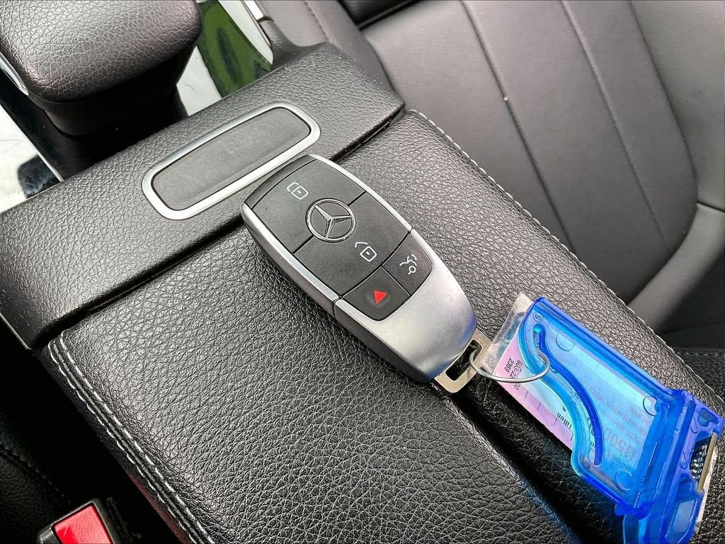 Used 2020 Cosmos Black Metallic Mercedes-Benz GLB 250 image 29
