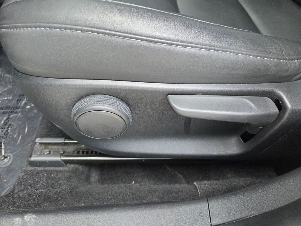 Used 2021 Silver Mazda Select image 4