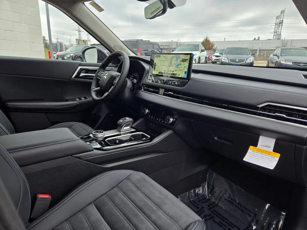 New 2026 Black Mitsubishi SE image 4
