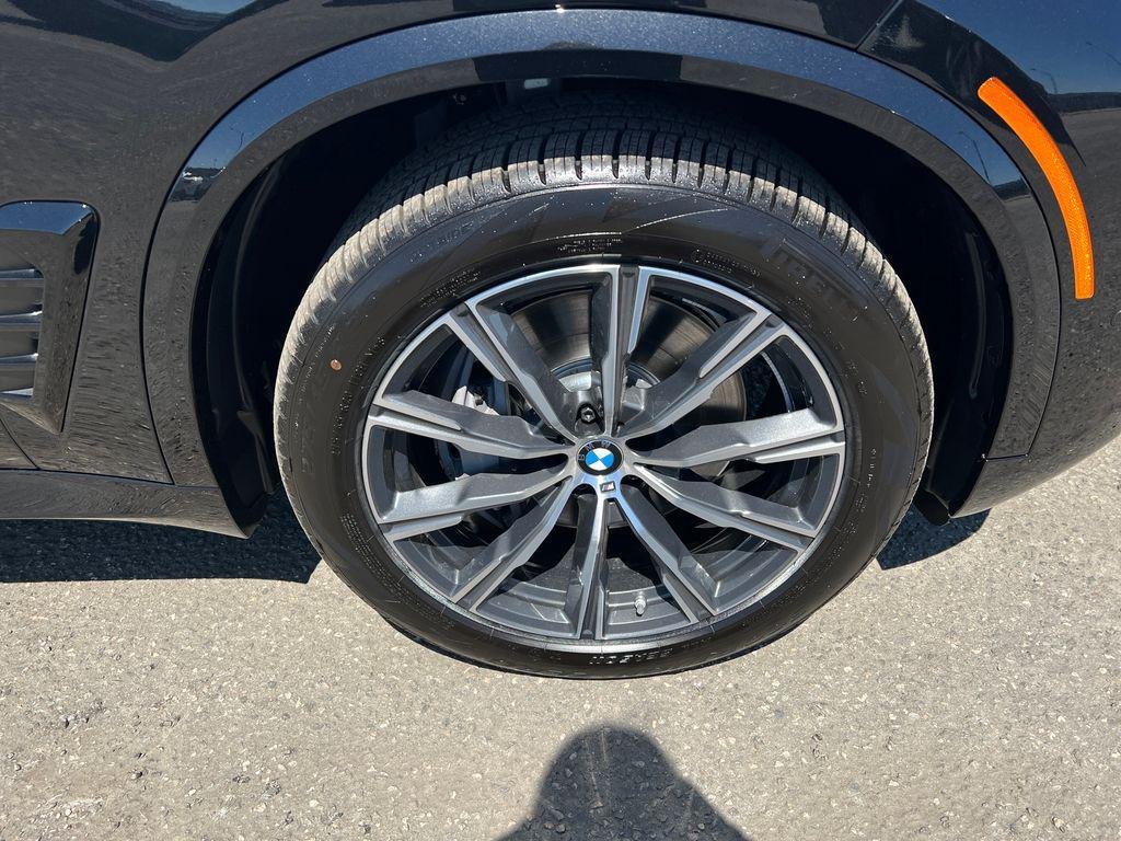 New 2026 Black Sapphire Metallic BMW xDrive50e image 2