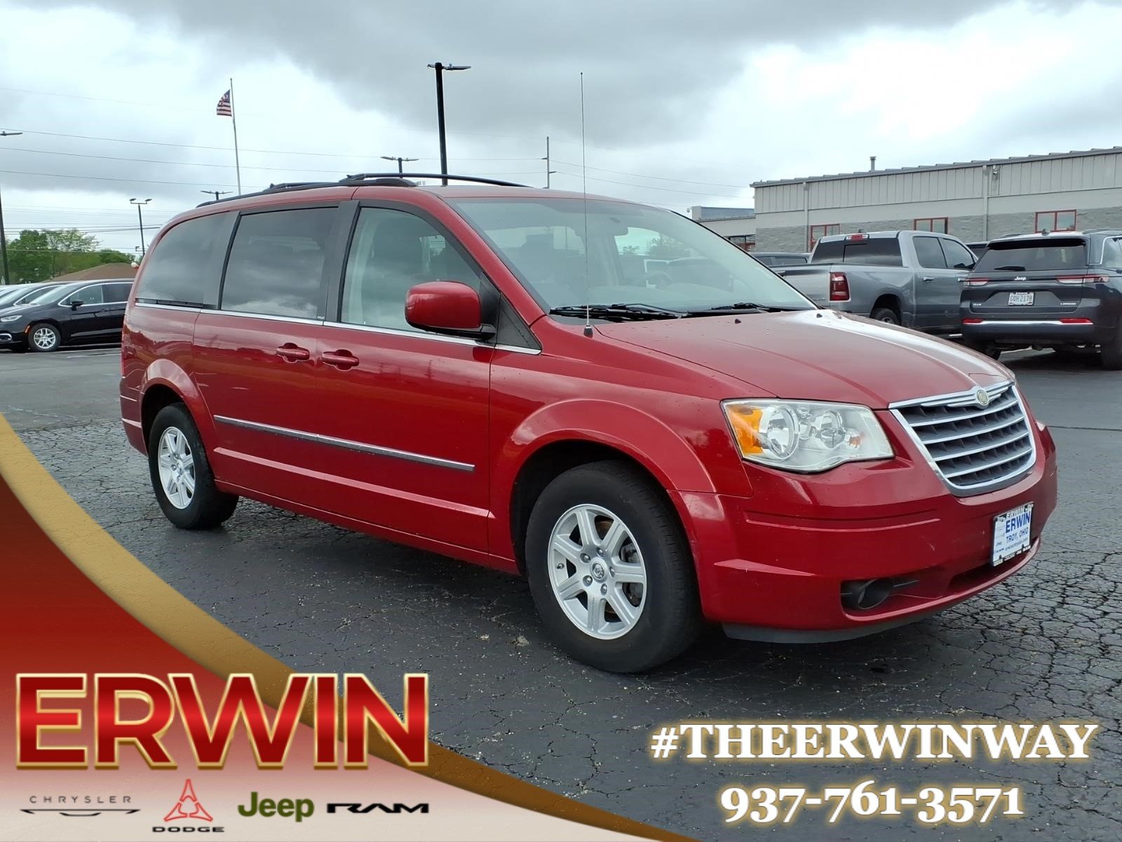 2010 Chrysler Town & Country Touring's photo