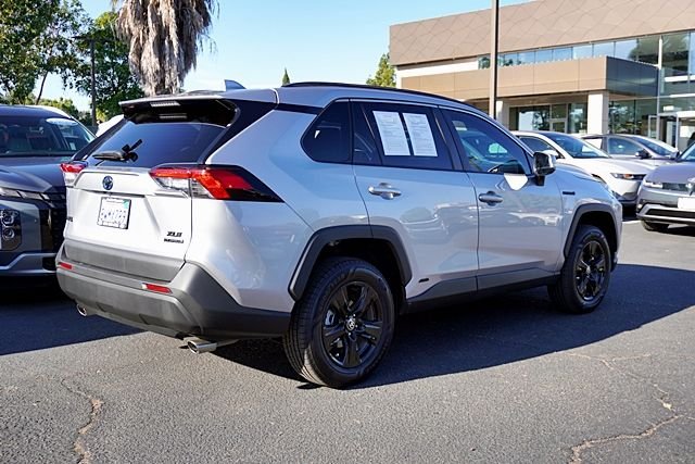 Used 2021 Silver Toyota XLE image 8