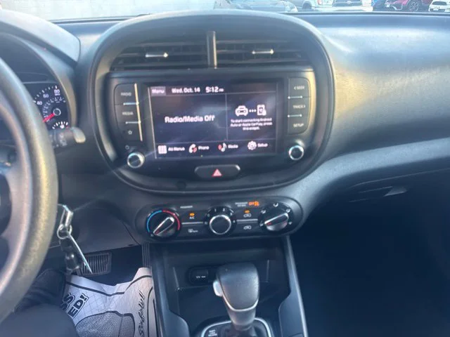 Used 2022 White Kia LX image 20