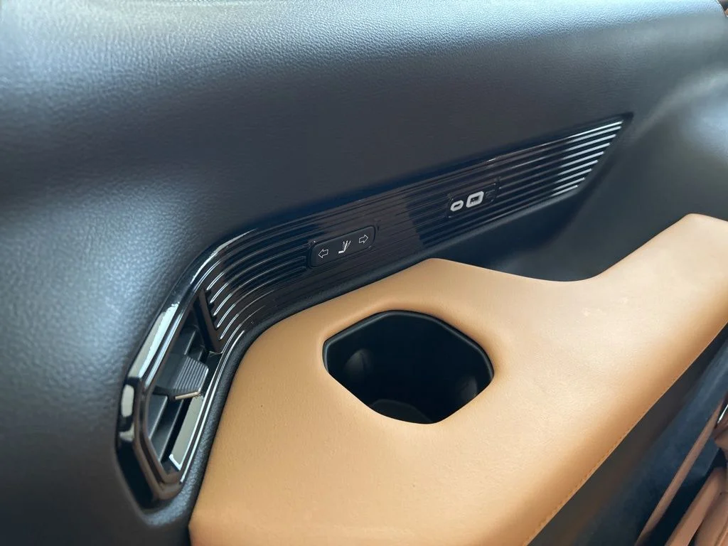 Used 2025 White/off-white Jeep Series III image 49