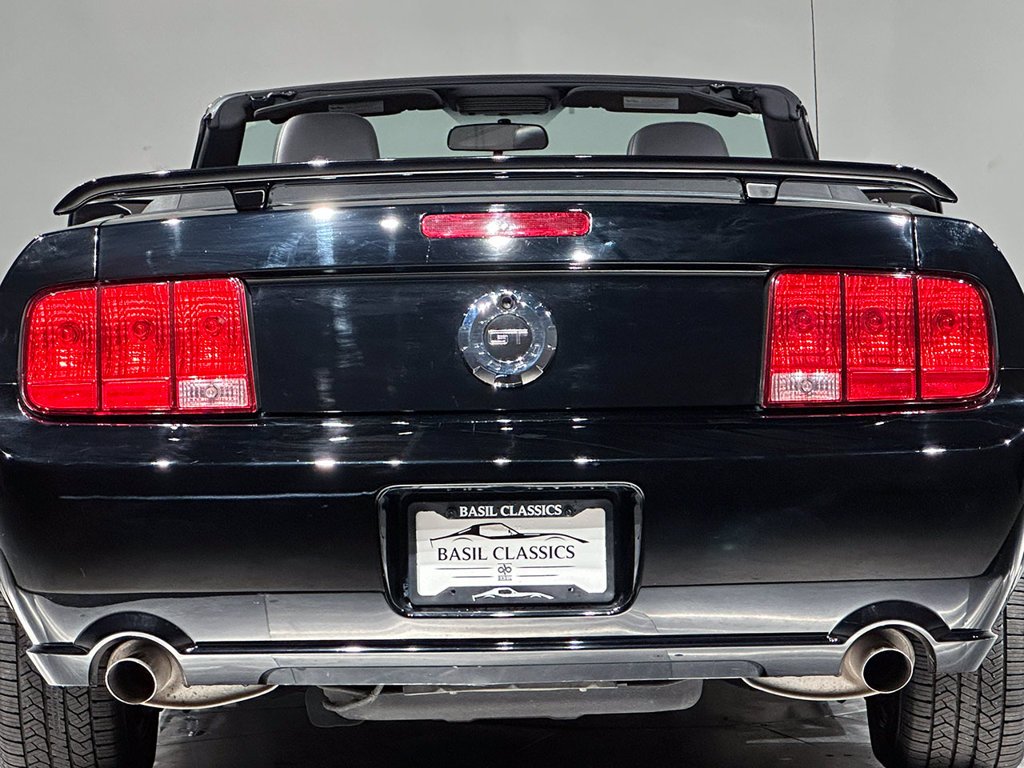 Used 2005 Black Ford  image 30