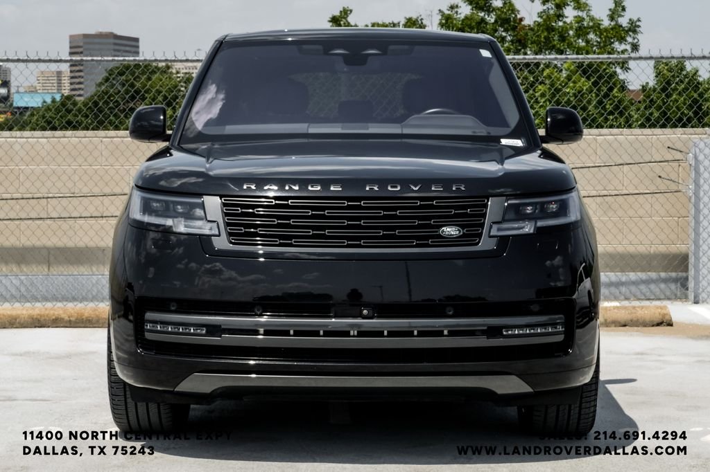 Used 2023 Santorini Black Metallic Land Rover SE image 3