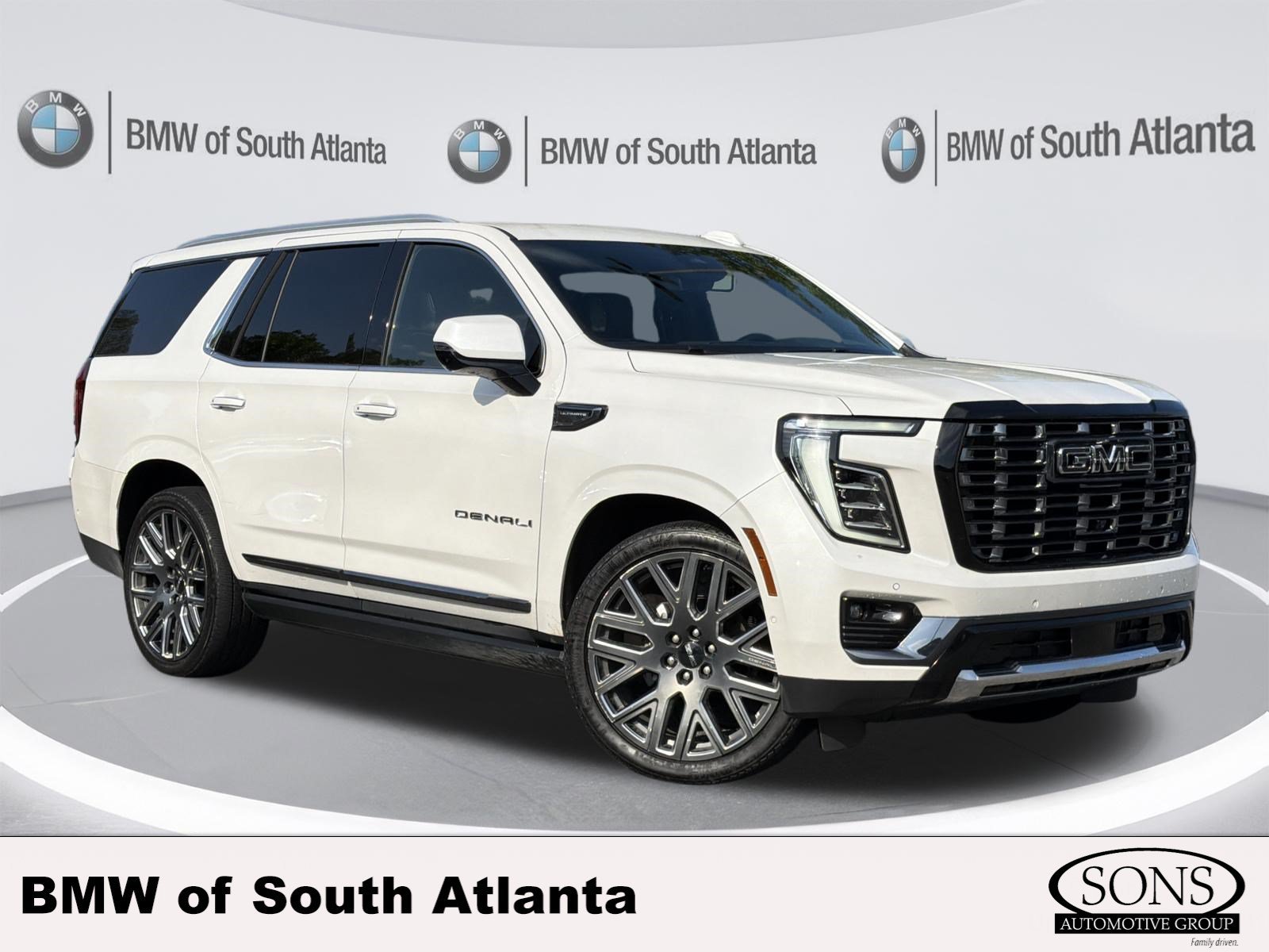 Used 2025 White Frost Tricoat GMC Denali Ultimate image 1