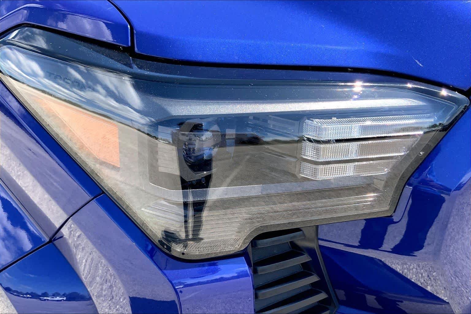 Used 2025 Blue Crush Metallic Toyota SR5 image 27