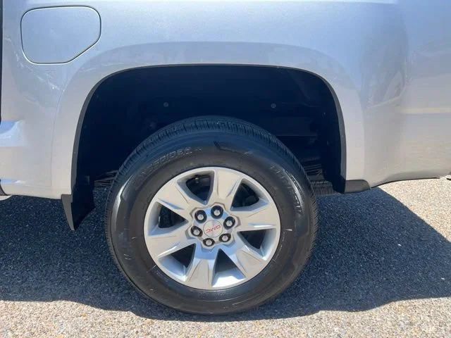 Used 2018 QUICKSILVER METALLIC GMC 2WD SLE image 10