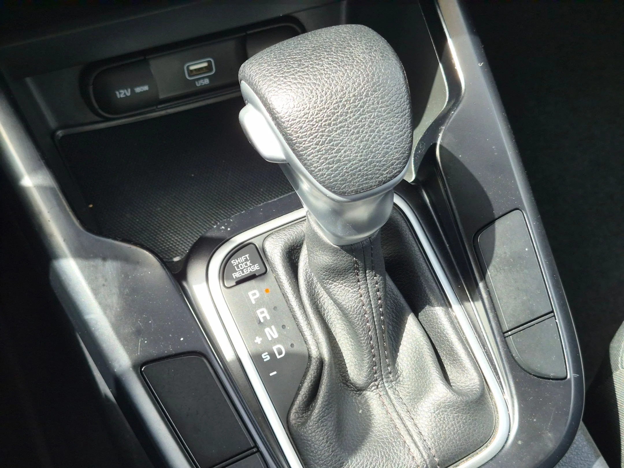 Used 2021 Snow White Pearl Kia S image 23