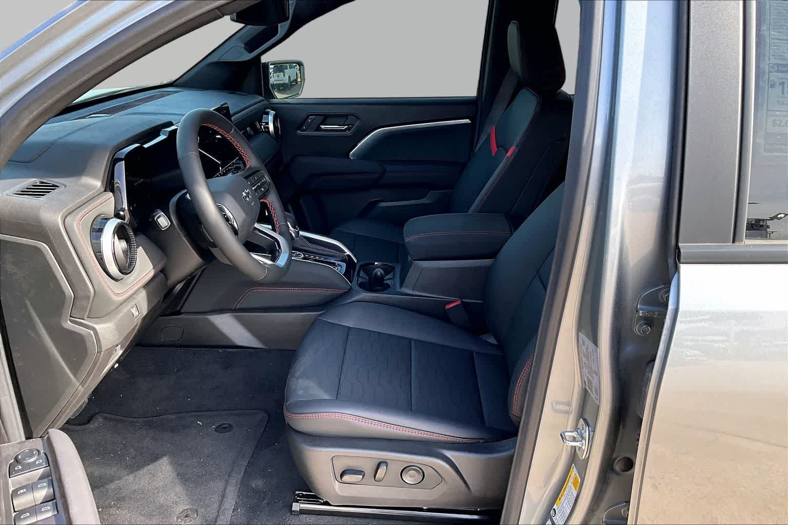 2026 Chevrolet Colorado Z71 - Photo 10