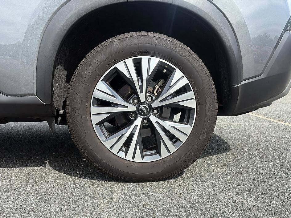Certified Used 2023 Gun Metallic Nissan SV image 10