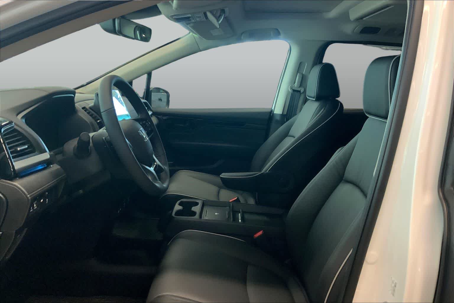 New 2026 Platinum White Pearl Honda Touring image 8