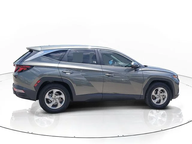 Used 2022 Gray Hyundai SE image 4