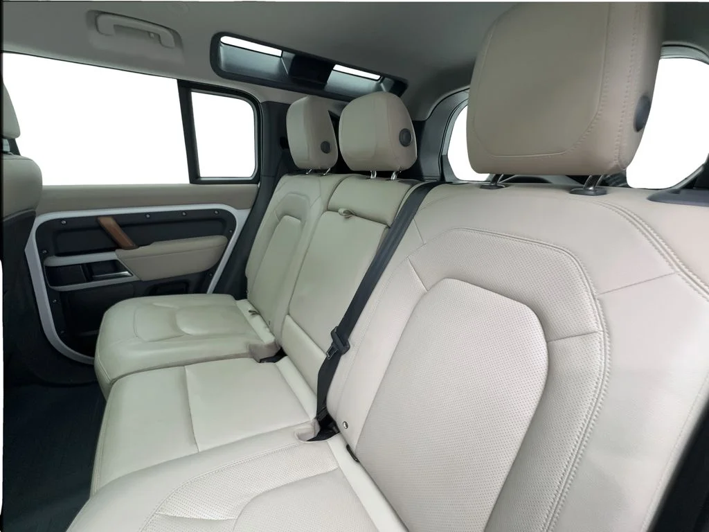 Used 2023 White Land Rover S image 24