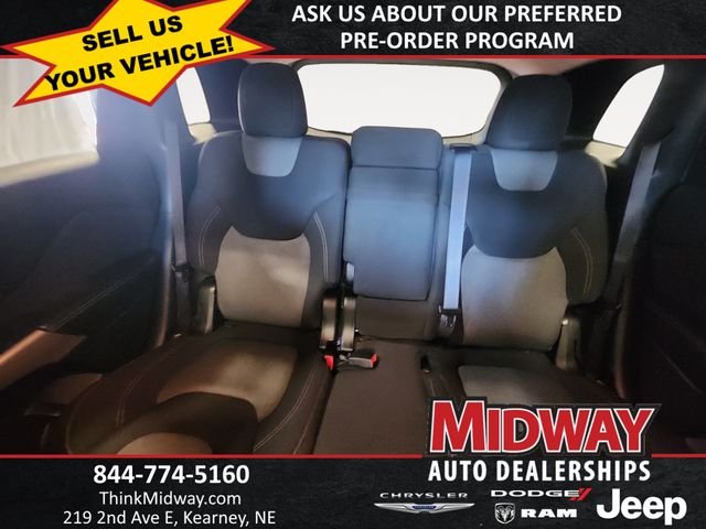 Used 2018 Gray Jeep Latitude image 13