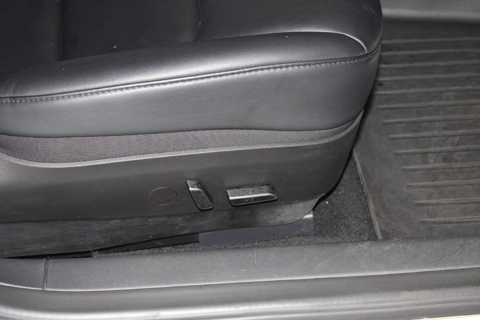 Used 2023 White Tesla Base image 19