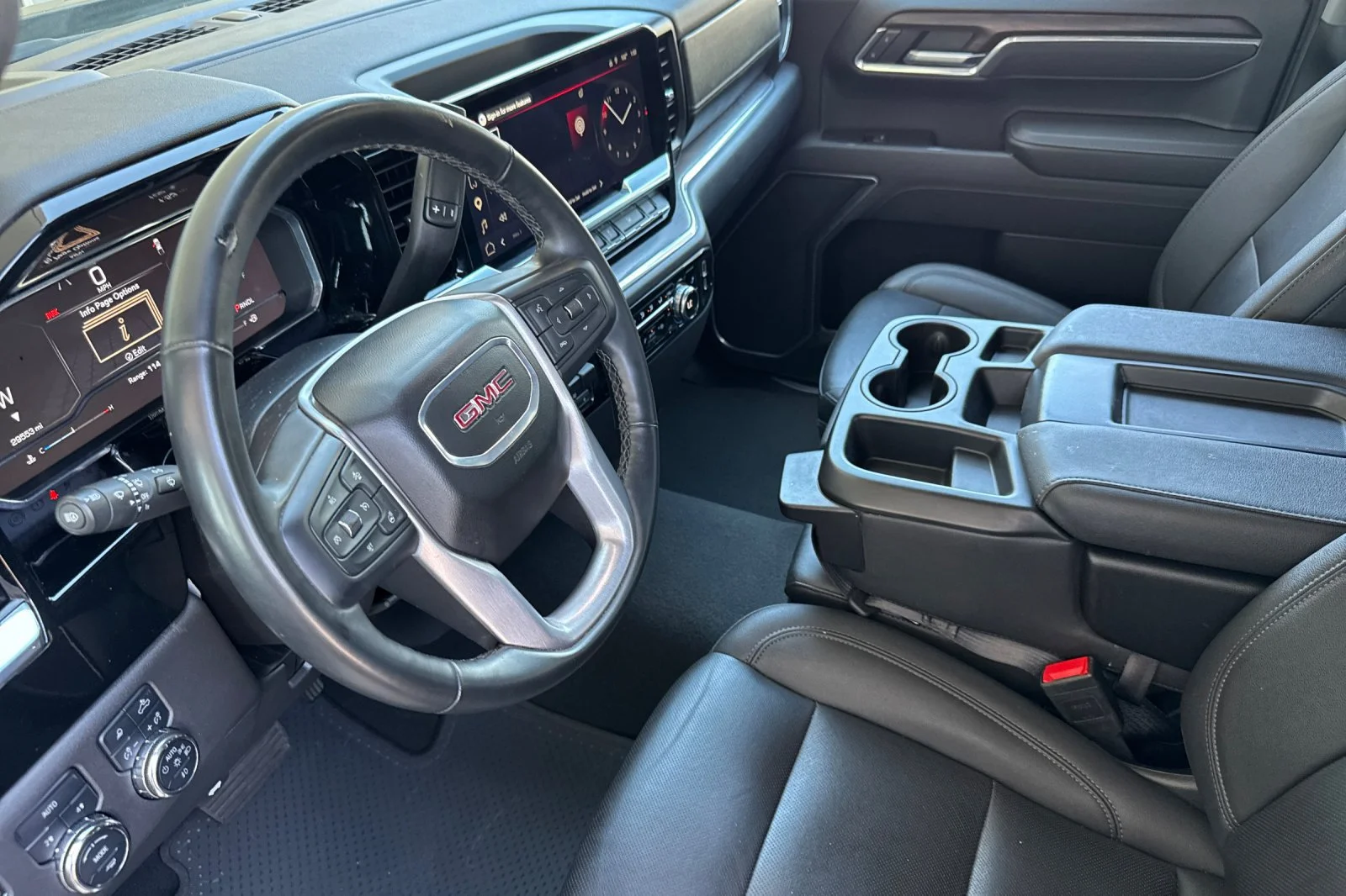 2025 GMC Sierra 1500 SLT - Photo 9