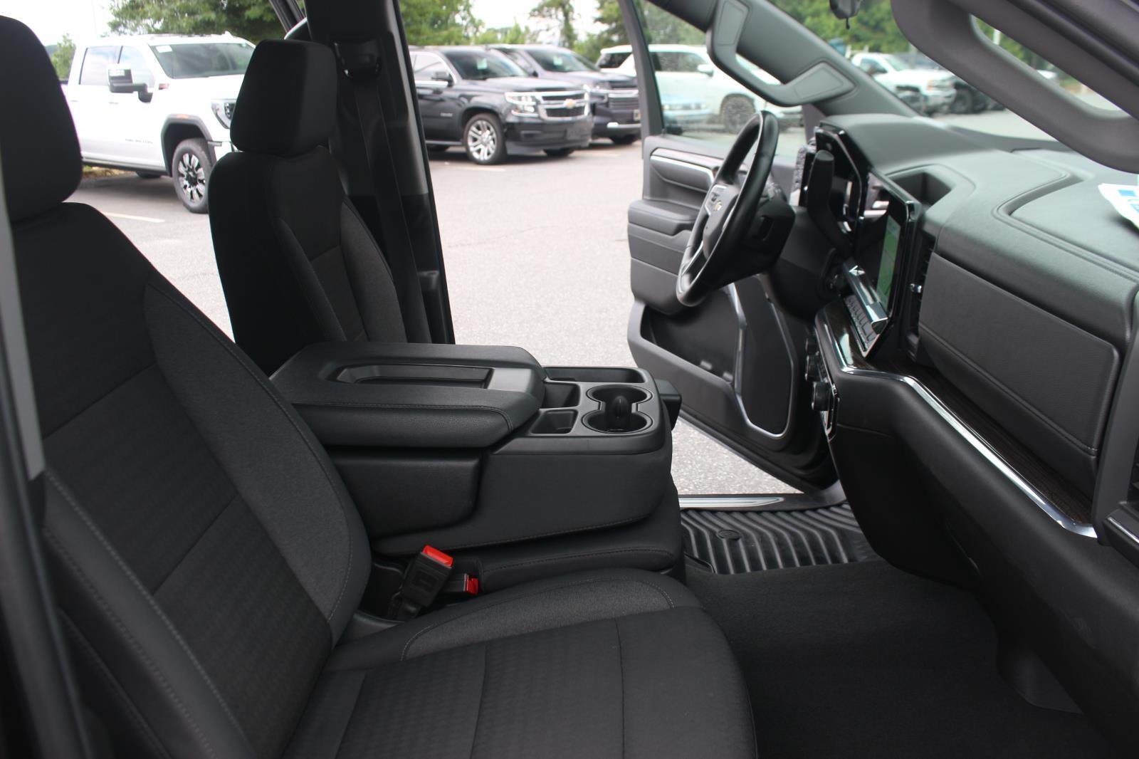 Used 2025 Black Chevrolet LT image 34