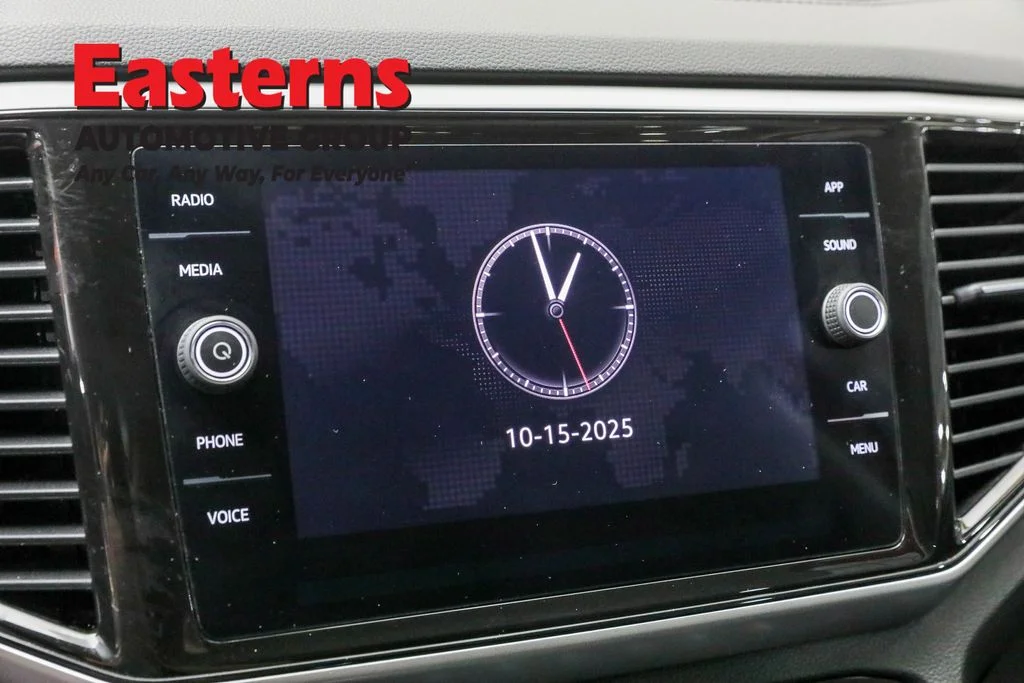 Used 2022 Red Volkswagen 3.6L V6 SE w/Technology image 18