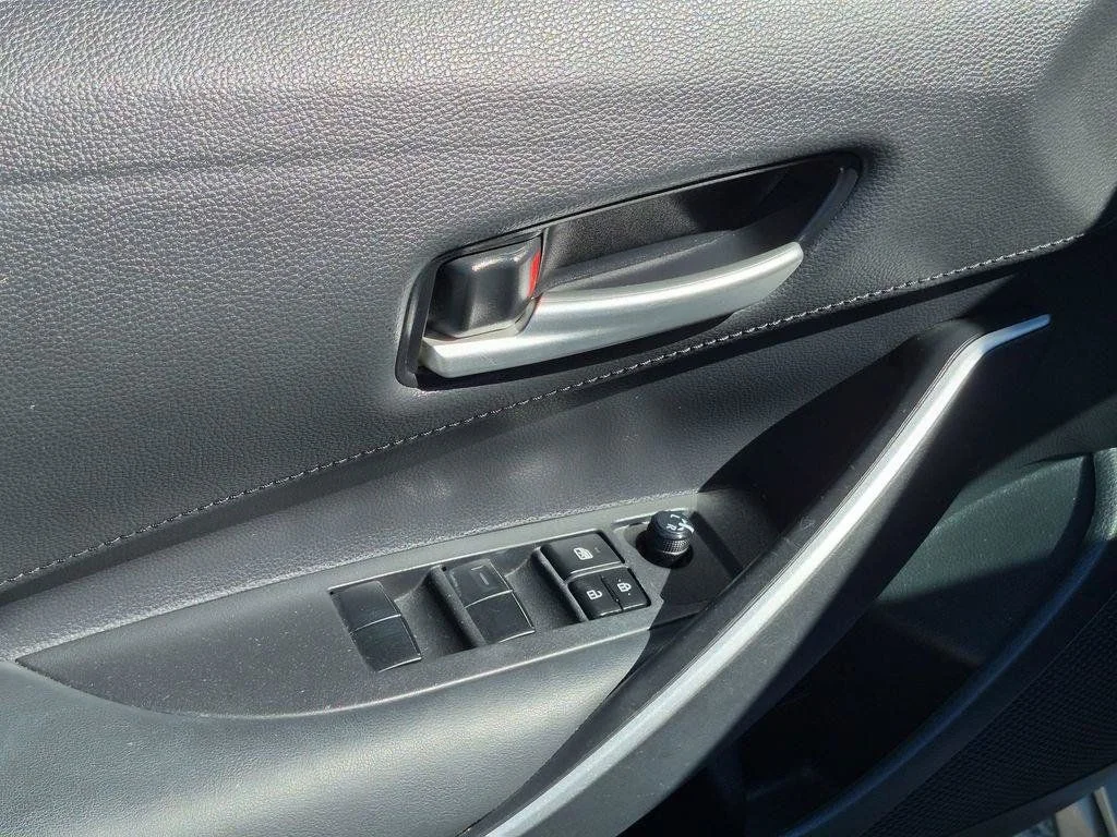 Used 2020 Silver Toyota SE image 11