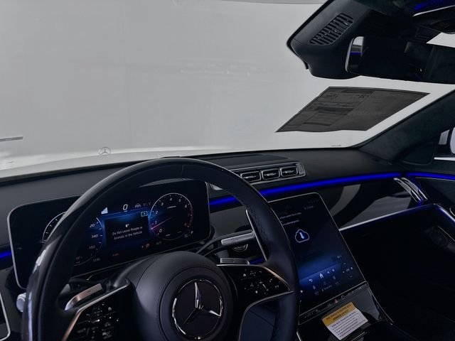 New 2026 MANUFAKTUR Moonlight White Metallic Mercedes-Benz S 580 image 9