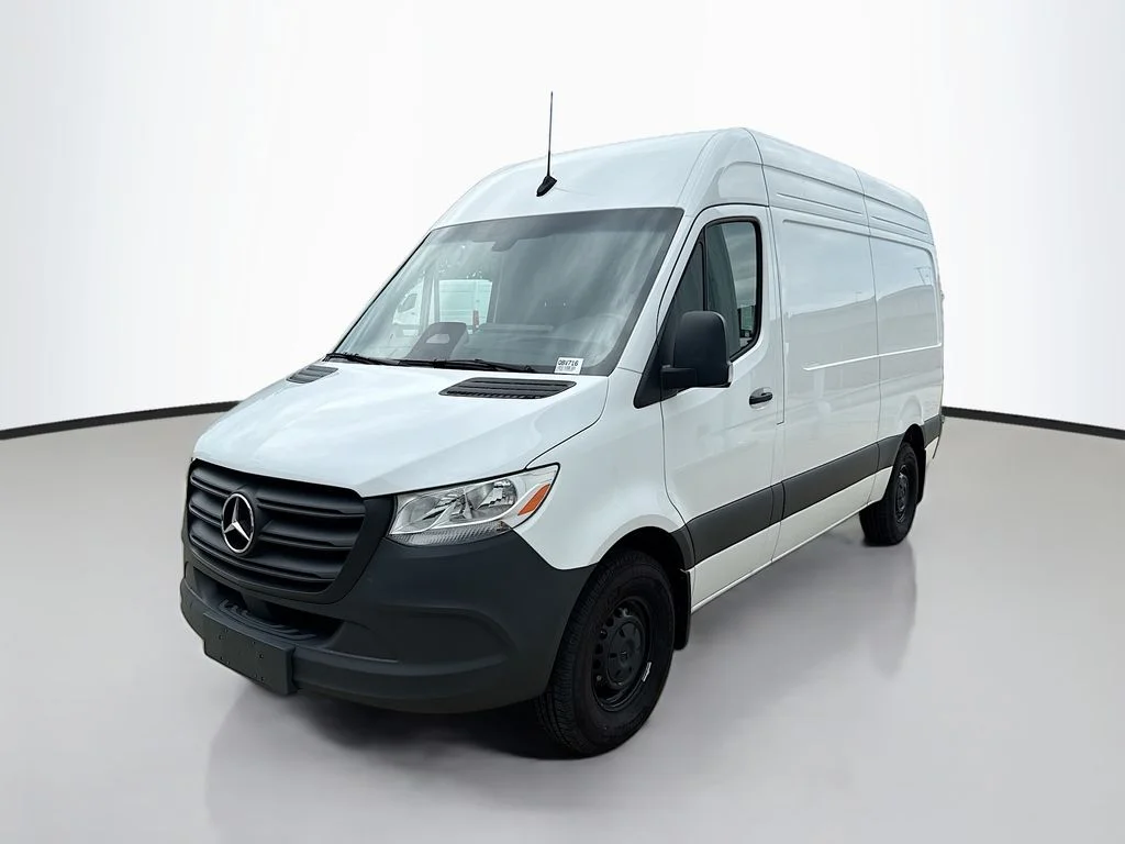 Used 2025 White Mercedes-Benz Cargo 144 WB image 3
