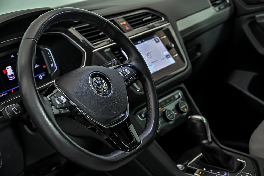 Used 2019  Volkswagen 2.0T SEL image 16