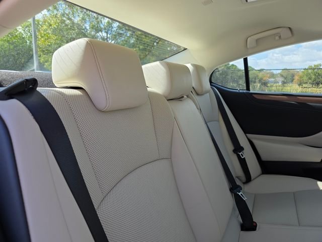 2025 Lexus ES 350 - Photo 14