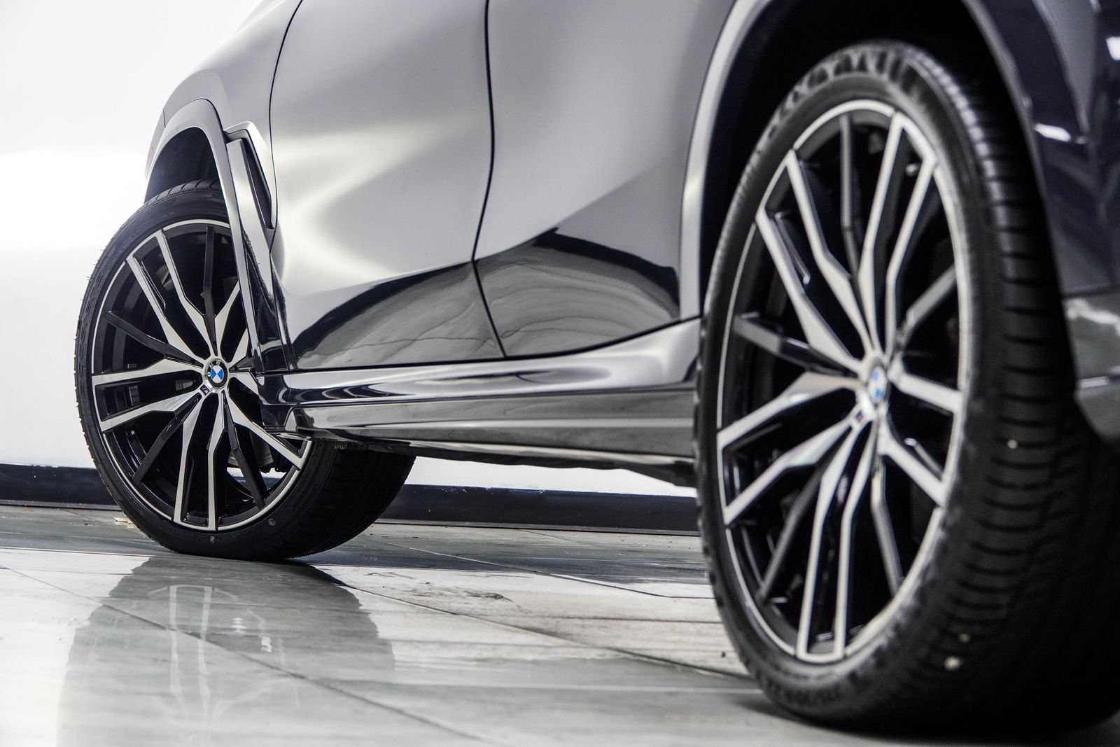 Used 2022 Gray BMW xDrive40i image 20