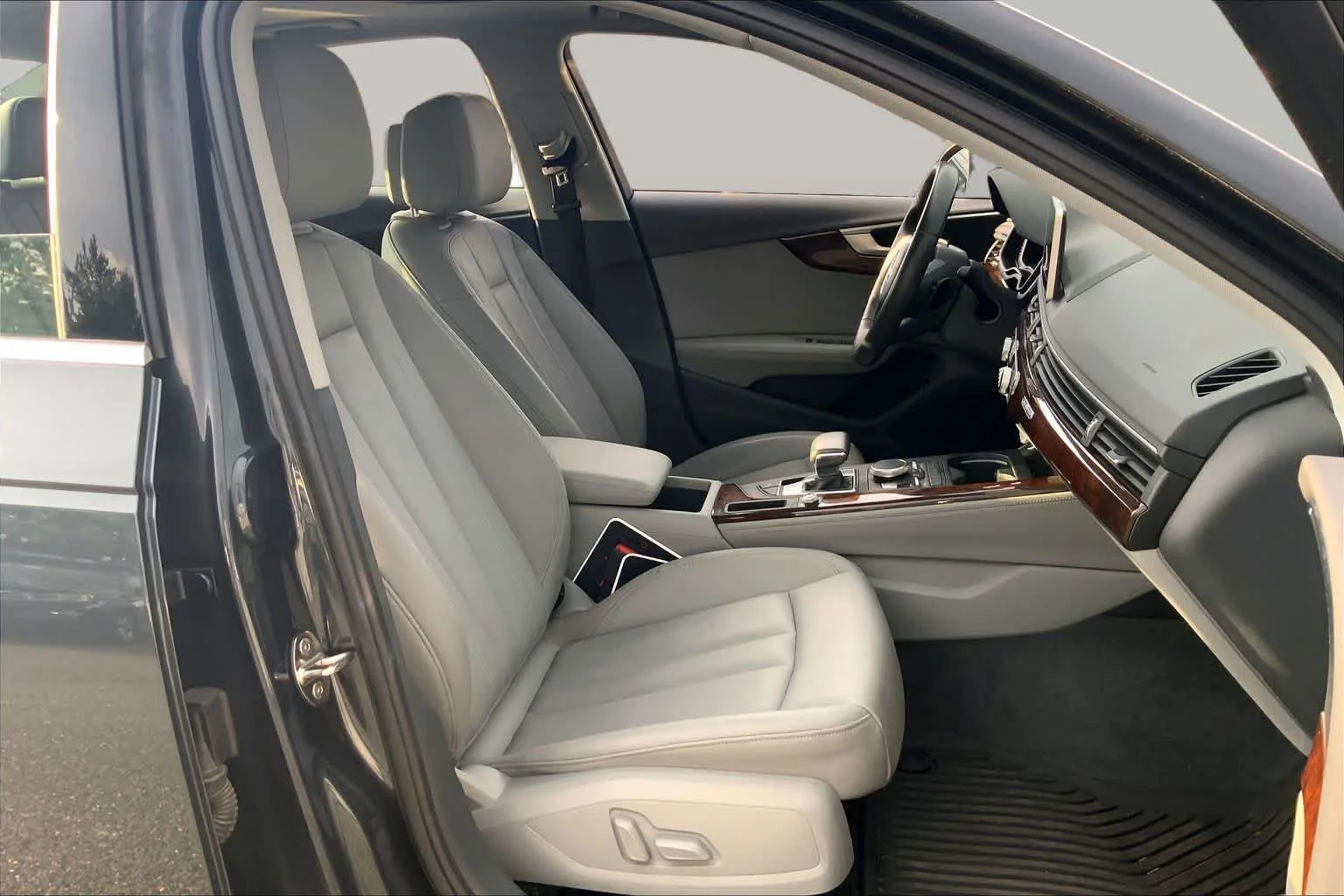 Used 2019 Manhattan Gray Metallic Audi Premium Plus image 9
