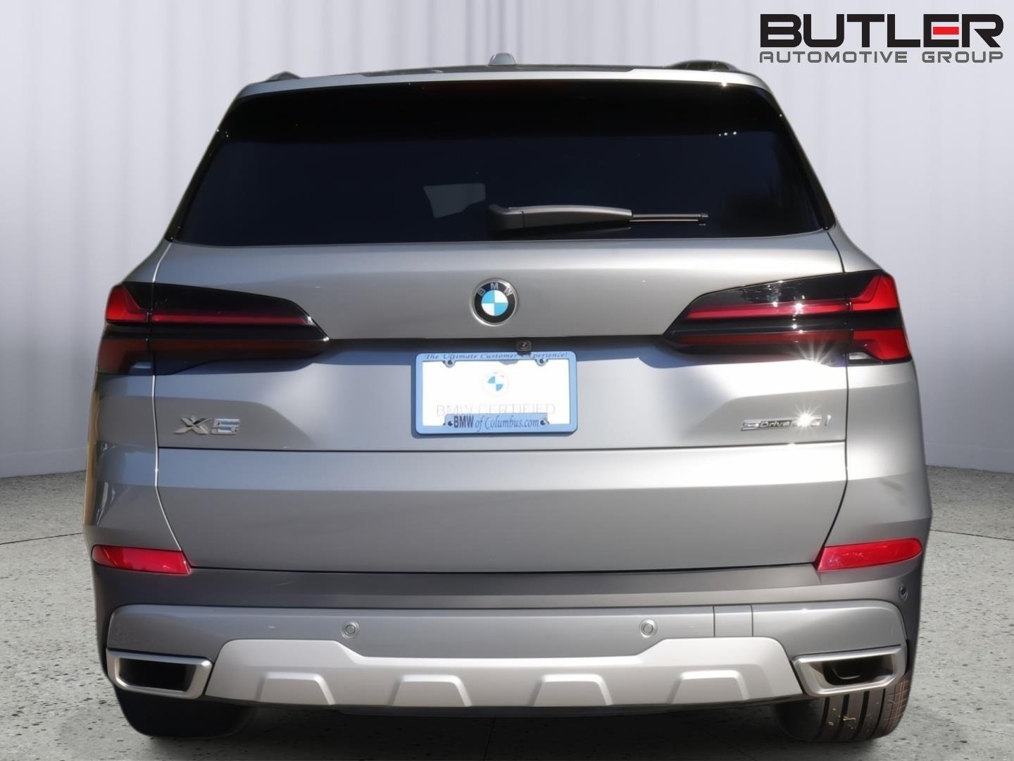 Used 2026 Skyscraper Grey Metallic BMW sDrive40i image 5