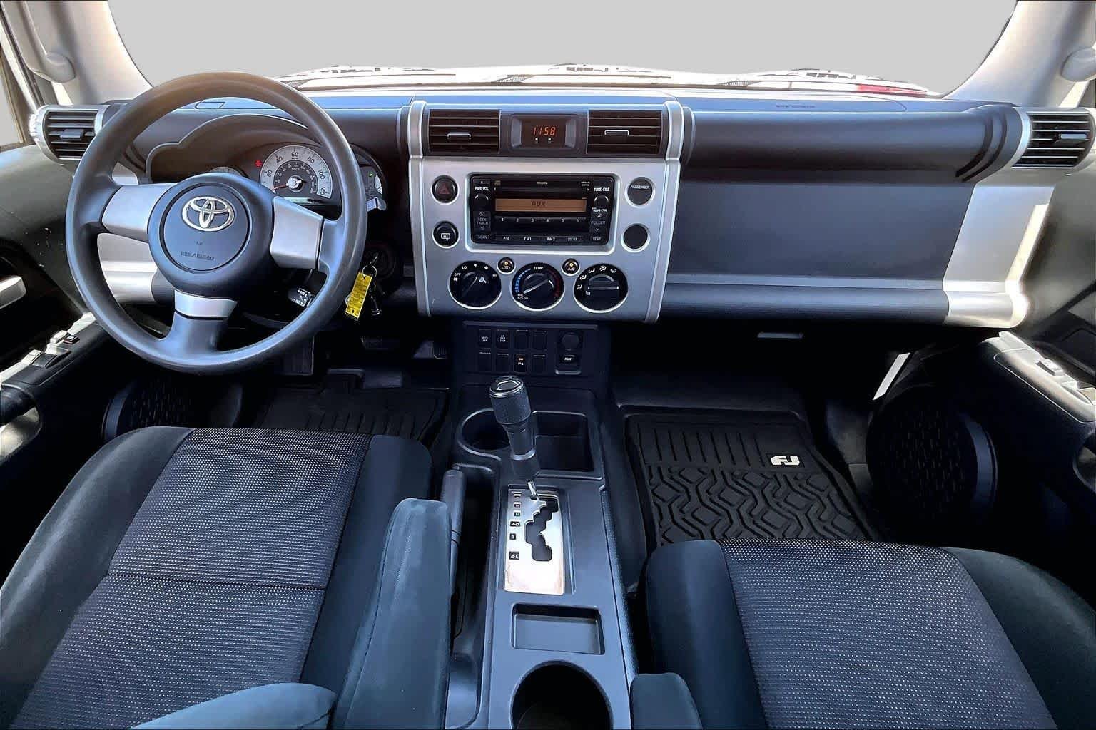Used 2008 White / Titanium Metallic Toyota  image 15