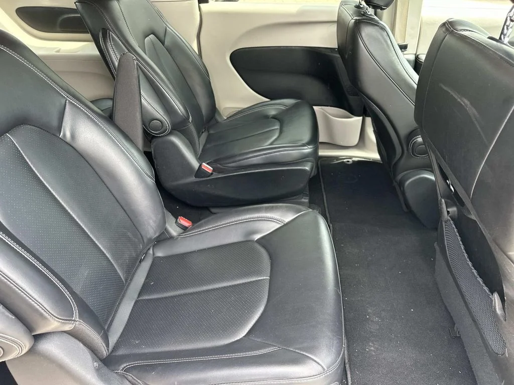 Used 2023 Silver Chrysler Touring L image 14