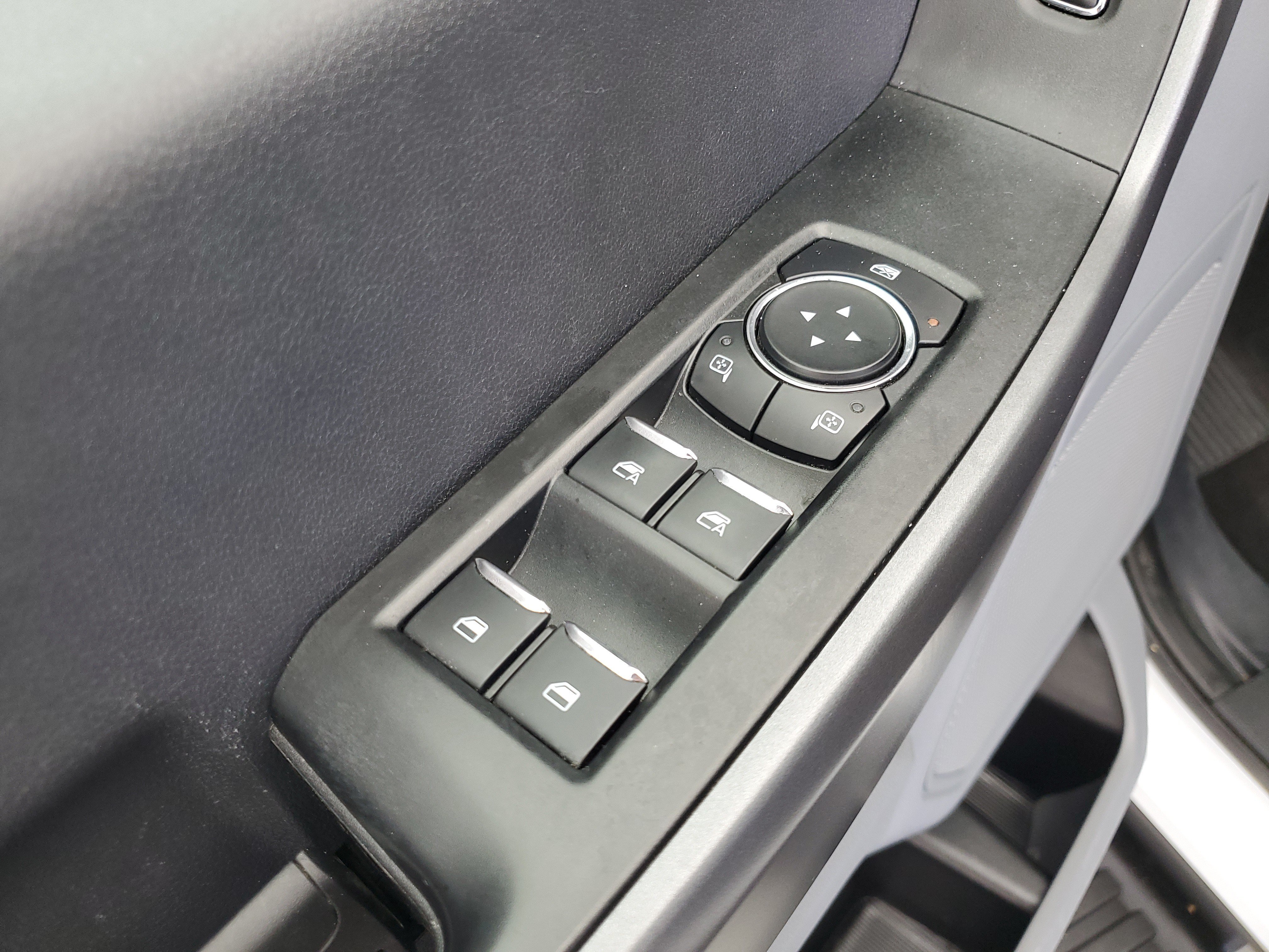 Used 2025 Oxford White Ford XLT image 19