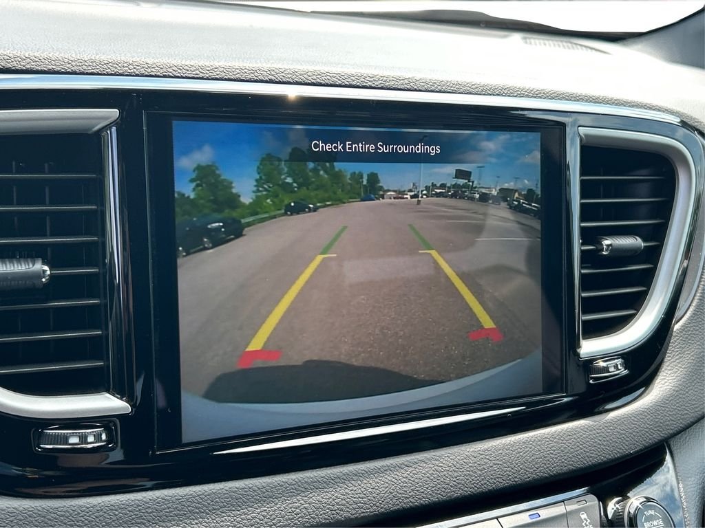 2025 Chrysler Voyager LX - Photo 30