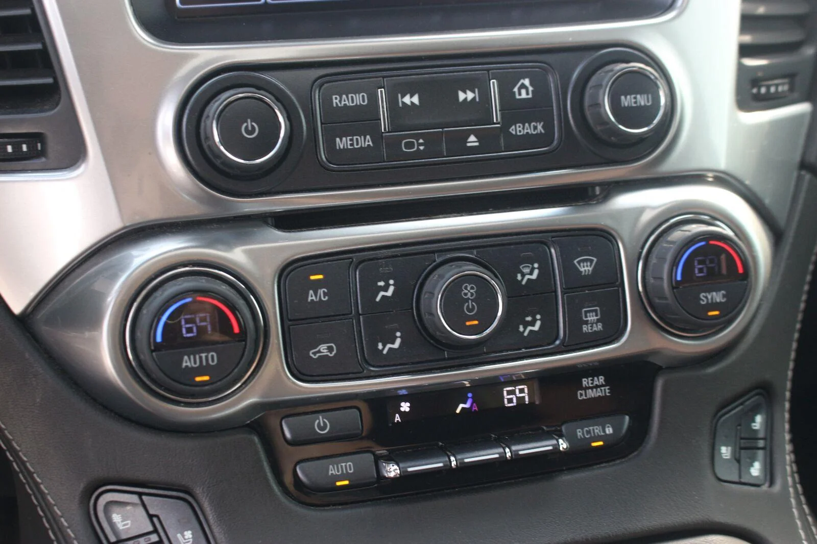 Used 2020 BLACK Chevrolet Premier image 29