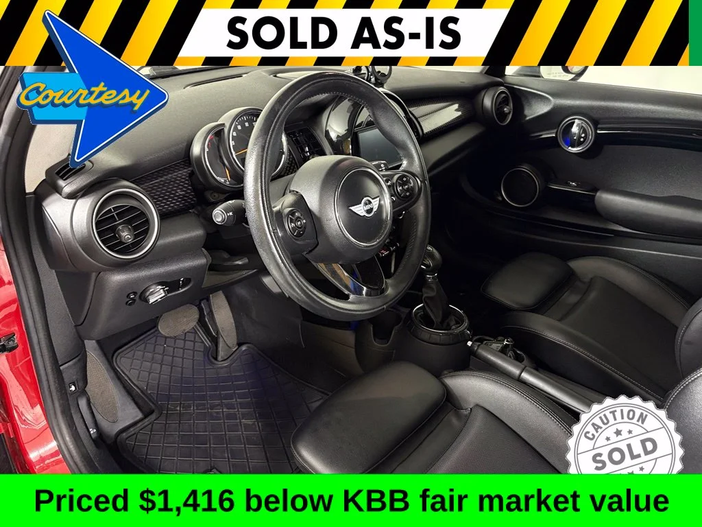 Used 2015 Red MINI Base image 15
