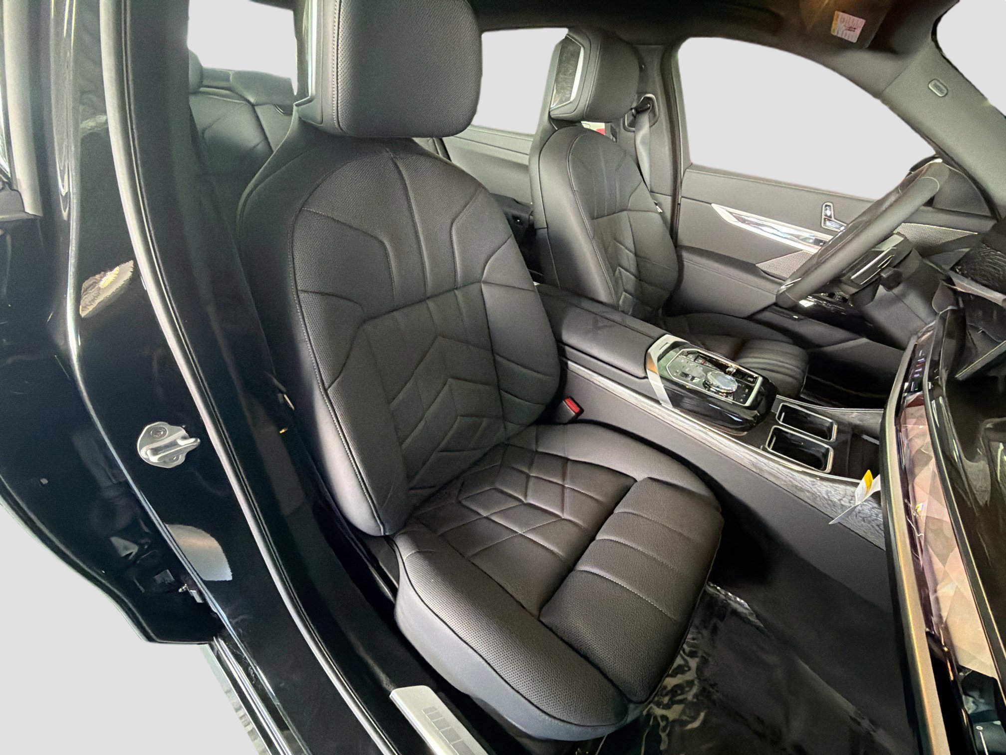 2026 BMW 7 Series 750e - Photo 14